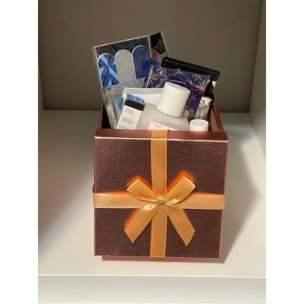Beauty Gift Bundle - Picture 5 of 7